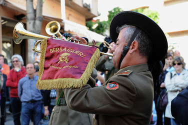 BANDA MUSICALE DEI BERSAGLIERI a Marsala in Sicilia. Fotografie di Giulio Azzarello ©2014. BANDA MUSICALE DEI BERSAGLIERI a Marsala in Sicilia. Fotografie di Giulio Azzarello ©2014.