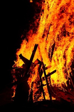 LA VAMPA DI SAN GIUSEPPE a Palermo. Fotografie di Giulio Azzarello ©2018. LA VAMPA DI SAN GIUSEPPE a Palermo. Fotografie di Giulio Azzarello ©2018.