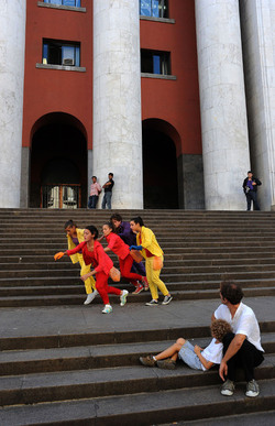 DANZE URBANE contemporanee per le vie di Palermo. Fotografie di Giulio Azzarello &copy;2014.