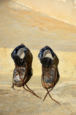 SCARPE di persone povere. Fotografie di Giulio Azzarello &copy;2016.