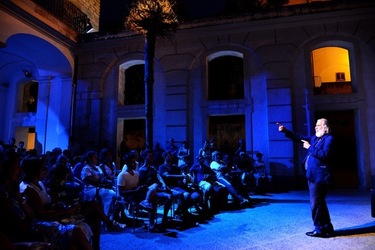 SERENATA fotografie di Giulio Azzarello ©2020. SERENATA fotografie di Giulio Azzarello ©2020.