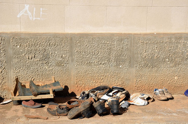 SCARPE di persone povere. Fotografie di Giulio Azzarello &copy;2016.