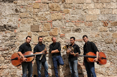 GIACOMO CUTICCHIO e il suo ensemble musicale. Fotografie di Giulio Azzarello &copy;2014.