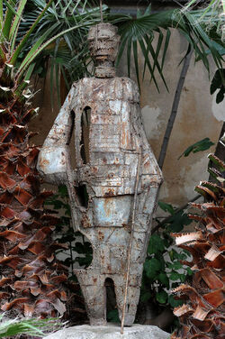 ANGELO DENARO pittore artista siciliano con la sua scultura di ferro. Fotografie di Giulio Azzarello &copy;2014.