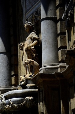 CENTRO STORICO di PALERMO fotografie di Giulio Azzarello &copy;2019.