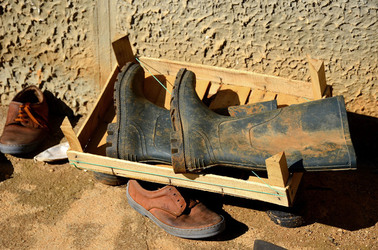 SCARPE di persone povere. Fotografie di Giulio Azzarello &copy;2016.