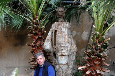 ANGELO DENARO pittore artista siciliano con la sua scultura di ferro. Fotografie di Giulio Azzarello &copy;2014.