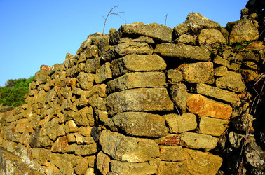 ISOLA DI USTICA pietre. Fotografie di Giulio Azzarello &copy;2016.