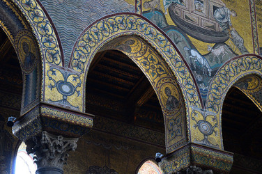 MONREALE in Sicilia con il suo Duomo e il Chiostro panoramiche e particolari. Fotografie di Giulio Azzarello &copy;2014.