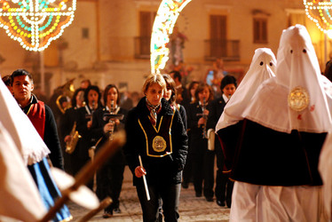PROCESSIONE RELIGIOSA in Sicilia. Fotografie di Giulio Azzarello &copy;2014.