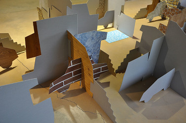 ANNE CLEMENCE de GROLEE e una sua installazione. Fotografie di Giulio Azzarello &copy;2014.