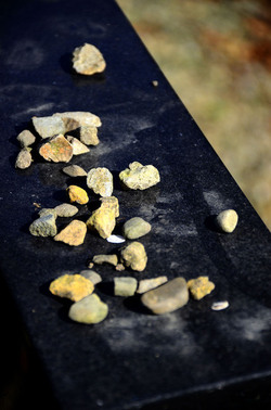 AUSCHHWITZ BIRKENAU le lapidi della memoria. Fotografie di Giulio Azzarello &copy;2016.