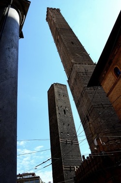 BOLOGNA centro storico. Fotografie di Giulio Azzarello &copy;2018.
