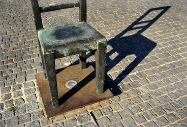 LA SEDIA DELLA MEMORIA nel quartiere ebraico di Cracovia. Fotografie di Giulio Azzarello &copy;2016.