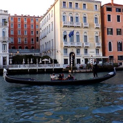 VENEZIA fotografie di Giulio Azzarello &copy;2022.