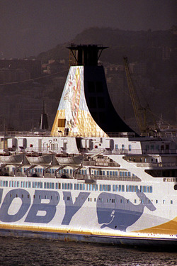IL PORTO DI GENOVA panoramiche e particolari. Fotografie di Giulio Azzarello &copy;2014.