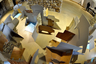 ANNE CLEMENCE de GROLEE e una sua installazione. Fotografie di Giulio Azzarello &copy;2014.