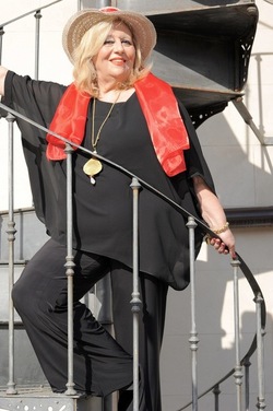 SARA FAVARO attrice e poetessa siciliana. Fotografie di Giulio Azzarello &copy;2018.