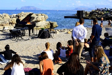 PIANOFORTE fotografie di Giulio Azzarello &copy;2020.