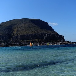 MONDELLO. Fotografie di Giulio Azzarello ©2024. MONDELLO. Fotografie di Giulio Azzarello ©2024.