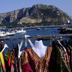 MONDELLO. Fotografie di Giulio Azzarello &copy;2022.