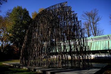 VENEZIA installazione lignea Giardini della Biennale di Arch. Cont. Fotografie di Giulio Azzarello &copy;2022.