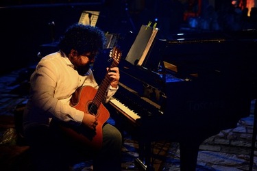 GIUSEPPE di BELLA artista musicista. Fotografie di Giulio Azzarello &copy;2020.