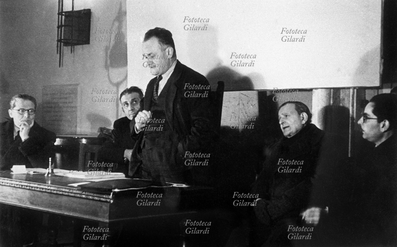 ROMA riunione dei massimi sindacalisti cristiani: Giovanni Gronchi (10 settembre 1887 – 17 ottobre 1978), Primo Romolo Palenzona (1º gennaio 1897 – 24 giugno 1963), Giuseppe Rapelli (21 ottobre 1905 – 17 giugno 1977), Achille Grandi (24 agosto 1883 – 27 settembre 1946). Italia, 1944.