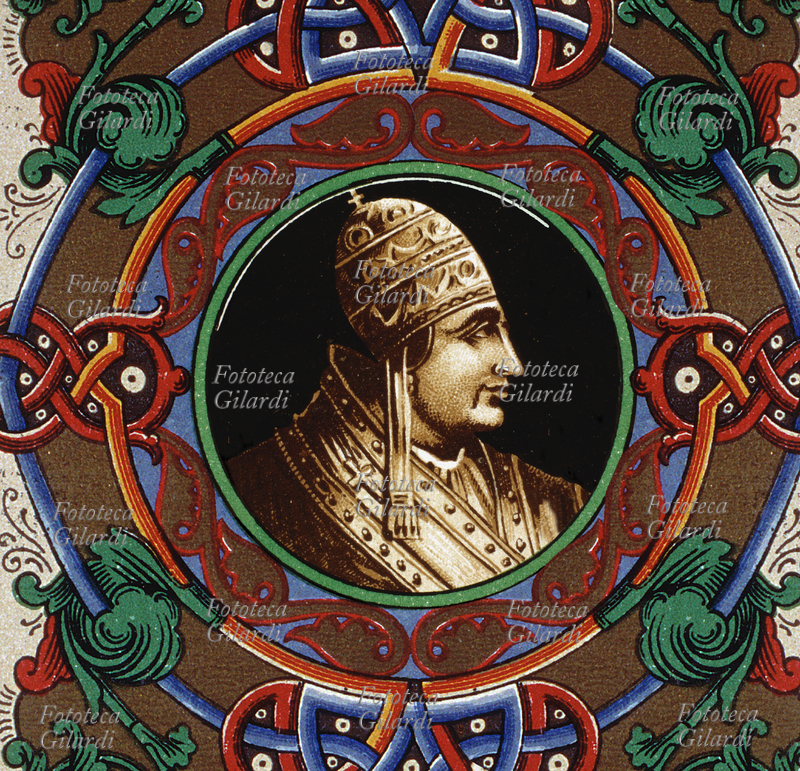 PAPA SISTO IV (21 luglio 1414 – 12 agosto 1484), al secolo Francesco della Rovere, nato a Savona, eletto nel 1471. Fece costruire il Ponte Sisto in Roma, e la Cappella del Palazzo Apostolico che prese il suo nome, fu in seguito arricchita con i celeberrimi affreschi di Michelangelo ed è la sede del Conclave. Ritratto, dettaglio da una cartolina cromolitografica della \