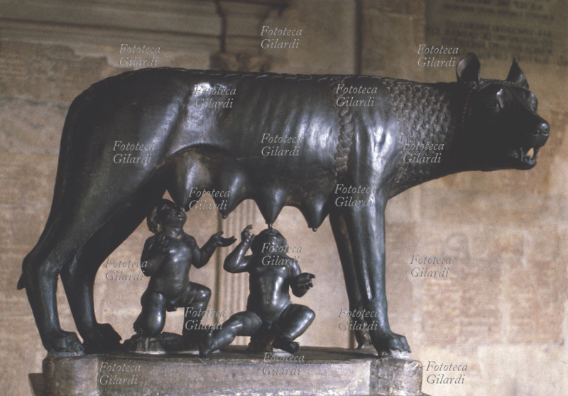 ROMA La Lupa Capitolina allatta i gemelli Romolo e Remo. All\