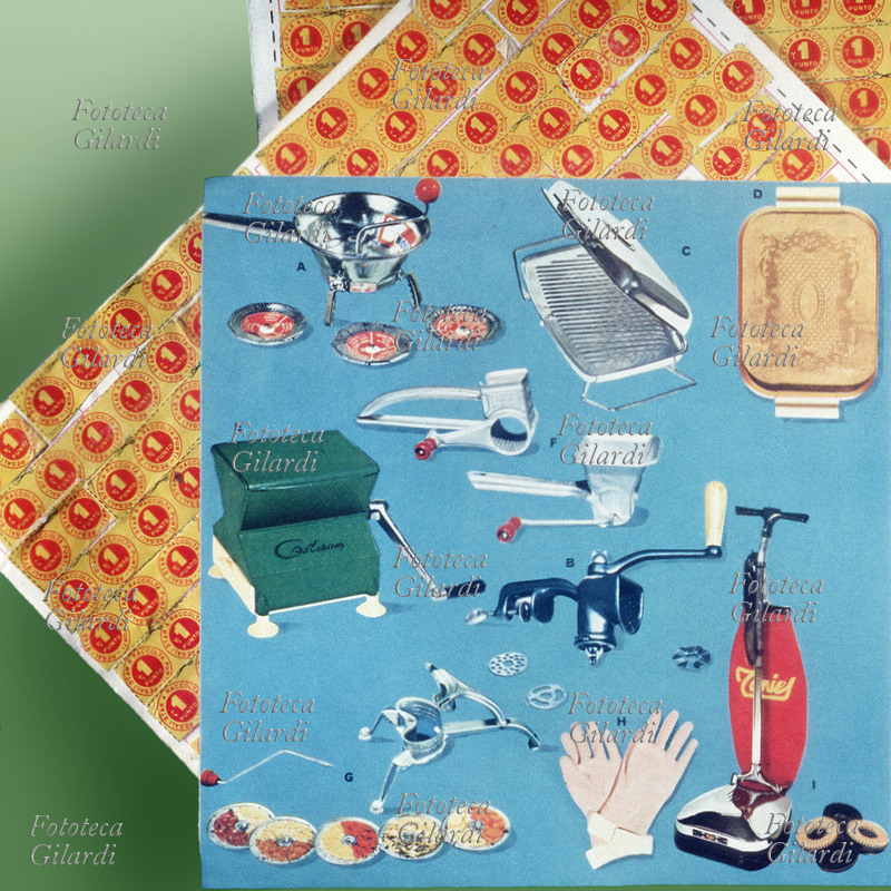 RACCOLTA PUNTI I piccoli elettrodomestici invadono le case: la pagina di un catalogo promozionale di una delle prime \