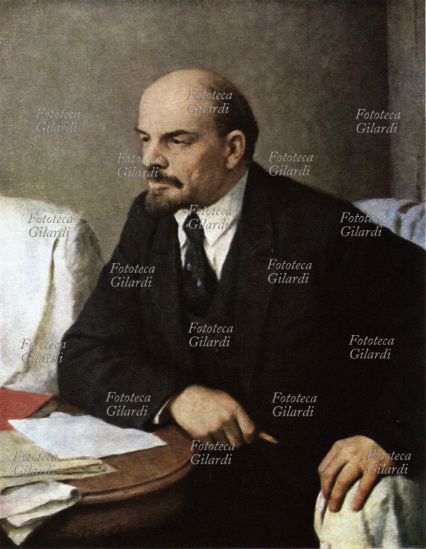Vladimir Ilic LENIN (1870-1924) ritratto davanti ad un tavolino con suoi scritti. Stampa litografica commemorativa del 1956