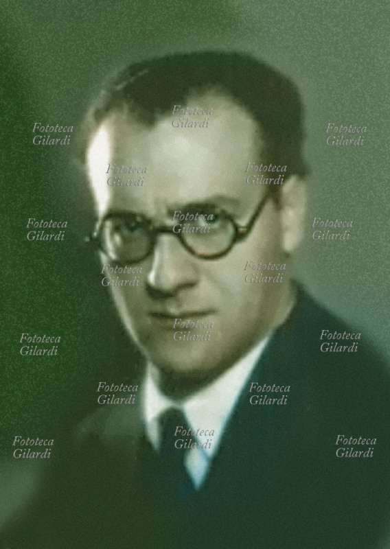 Arturo LORIA (17 novembre 1902 – 15 febbraio 1957) scrittore italiano. Dopo avere viaggiato per una decina d\