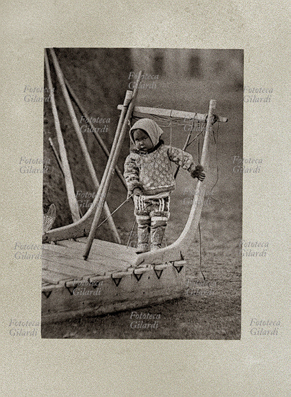 ANTROPOLOGIA bambina yupik di pochi anni. Collezione Enrico H. Giglioli. Fotografia dono del marchese Mario Nerli, giugno 1878