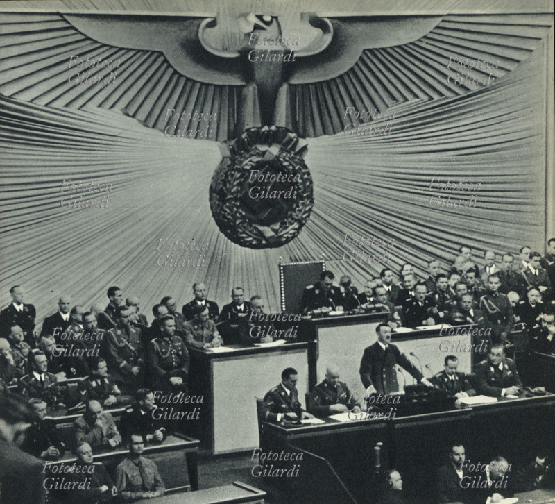 GERMANIA NAZISMO Discorso di Hitler in Parlamento, con il quale annuncia l\