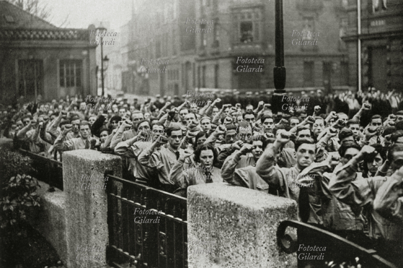 FRONTE POPOLARE Parigi: giovani socialisti manifestano in appoggio al Fronte Popolare e alla decisione di aiutare la Spagna Repubblicana. Francia, 1936