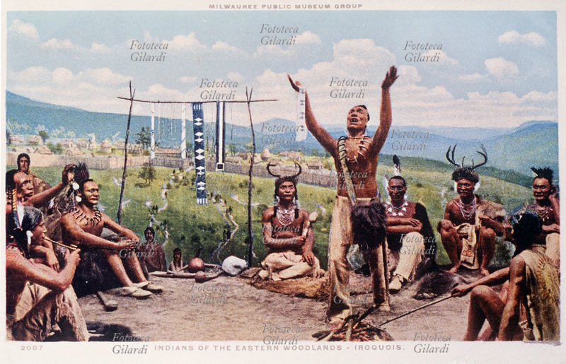 INDIANI delle terre dei boschi orientali: gli Irochesi. Essi svilupparono, prima dell\