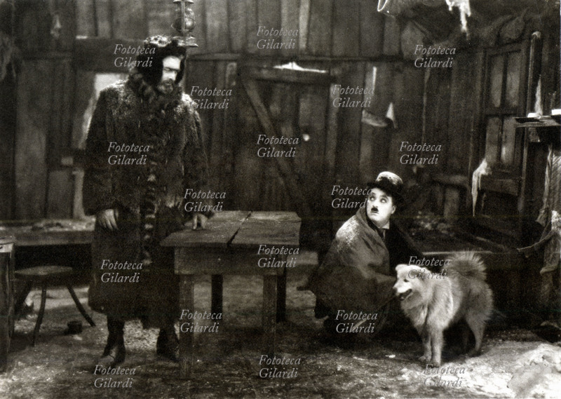 Charlie CHAPLIN (1889-1997) con Tom Murray in una scena del film \