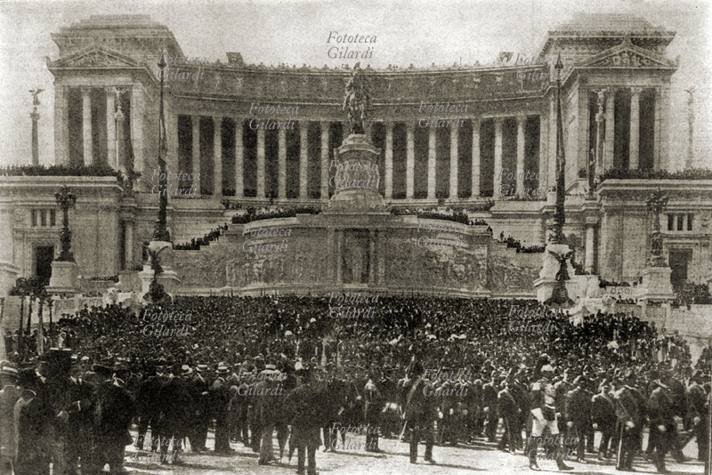VITTORIANO Roma: inaugurazione del monumento a Vittorio Emanuele II, realizzato su progetto di Giuseppe Sacconi. I lavori di completamento dell\