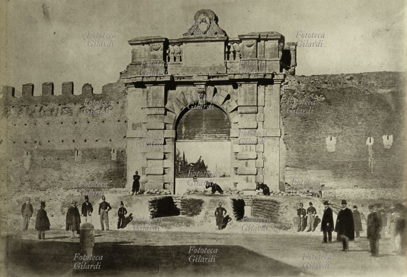 ROMA Porta San Giovanni in assetto di difesa 1870 (prima del 20 settembre, presa di Porta Pia) veduta fotografica di Anonimo.