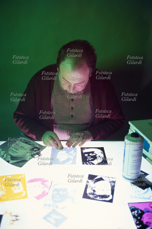 Ando GILARDI (8 giugno 1921 - 5 marzo 2012) esegue un\