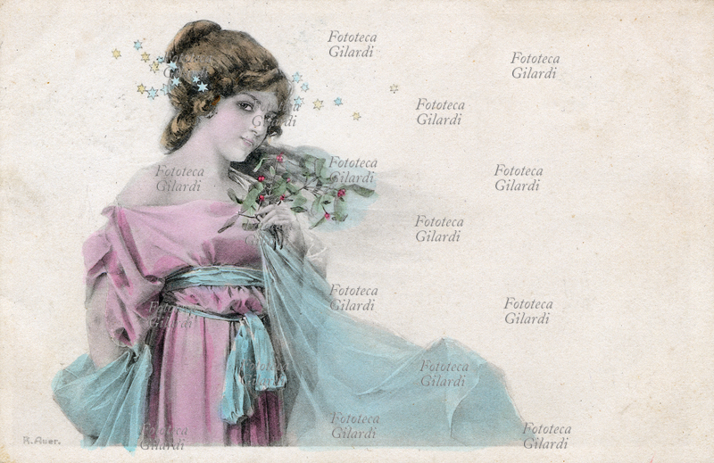 DONNA con rametto di vischio tra le mani sorride allo spettatore e una nuvola di stelline le esce dai capelli. Litografia monocromatica acquarellata da disegno di R. Auer, Vienna 1910