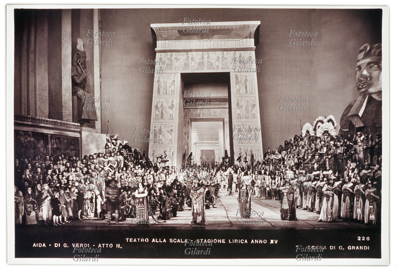 Giuseppe VERDI (1813-1901) Aida (1871), scenografia di G. Grandi. Allestimento del teatro alla Scala di Milano, Stagione Lirica anno XV. Atto II. Fotografia di scena, 1936