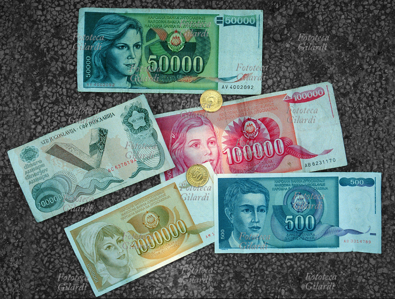 MONETE Banconote e monete in corso in Jugoslavia nel 1991. In questi anni sono in corso banconote nuove dal taglio \
