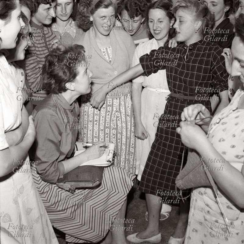 STORIA DEL MOVIMENTO OPERAIO lavoratrici del Cotonificio Valle Ticino, intervistate da una giornalista inviata della testata \