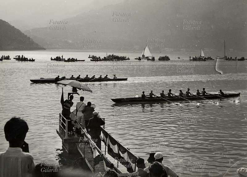 CANOTTAGGIO Le regate internazionali nel Lago di Lecco. Fotografia Argo, 1937.