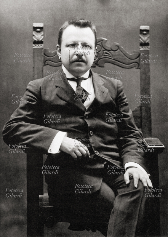 Benedetto CROCE (1866-1952) filosofo, storico e critico italiano, in un ritratto fotografico del 1910