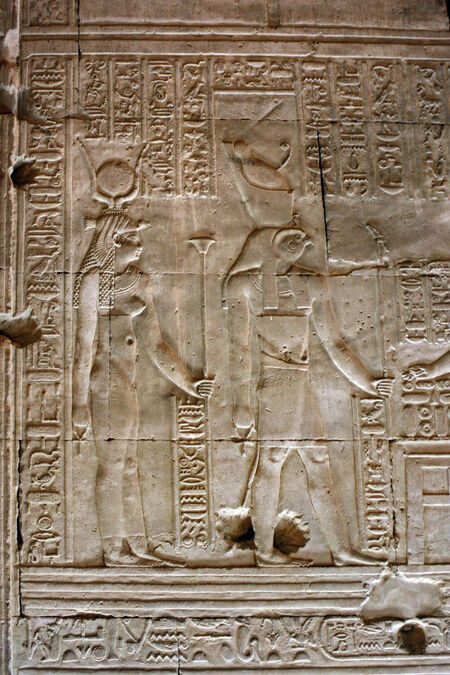 EGITTO ISIDE E RE HARAKHTE SITO ARCHEOLOGICO KOM OMBO EGITTO ISIDE E RE HARAKHTE SITO ARCHEOLOGICO KOM OMBO