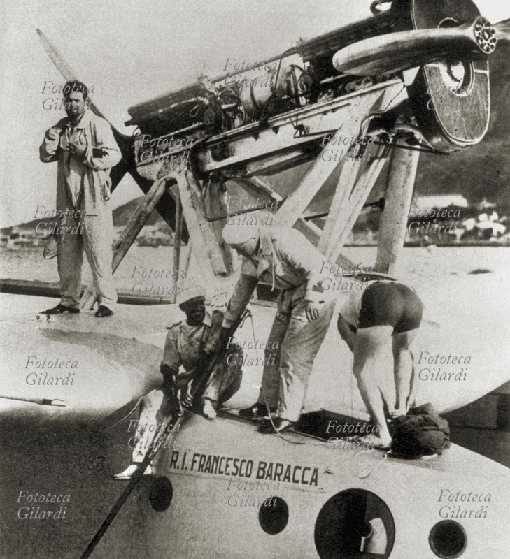 Italo BALBO (1896-1940) dopo la manovra di ammaraggio nell\