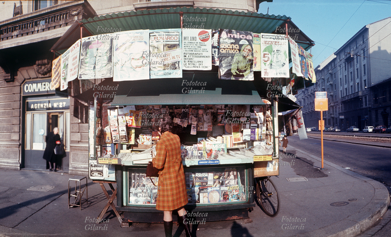 EDICOLA Bella veduta orbicolare di una edicola situata all\